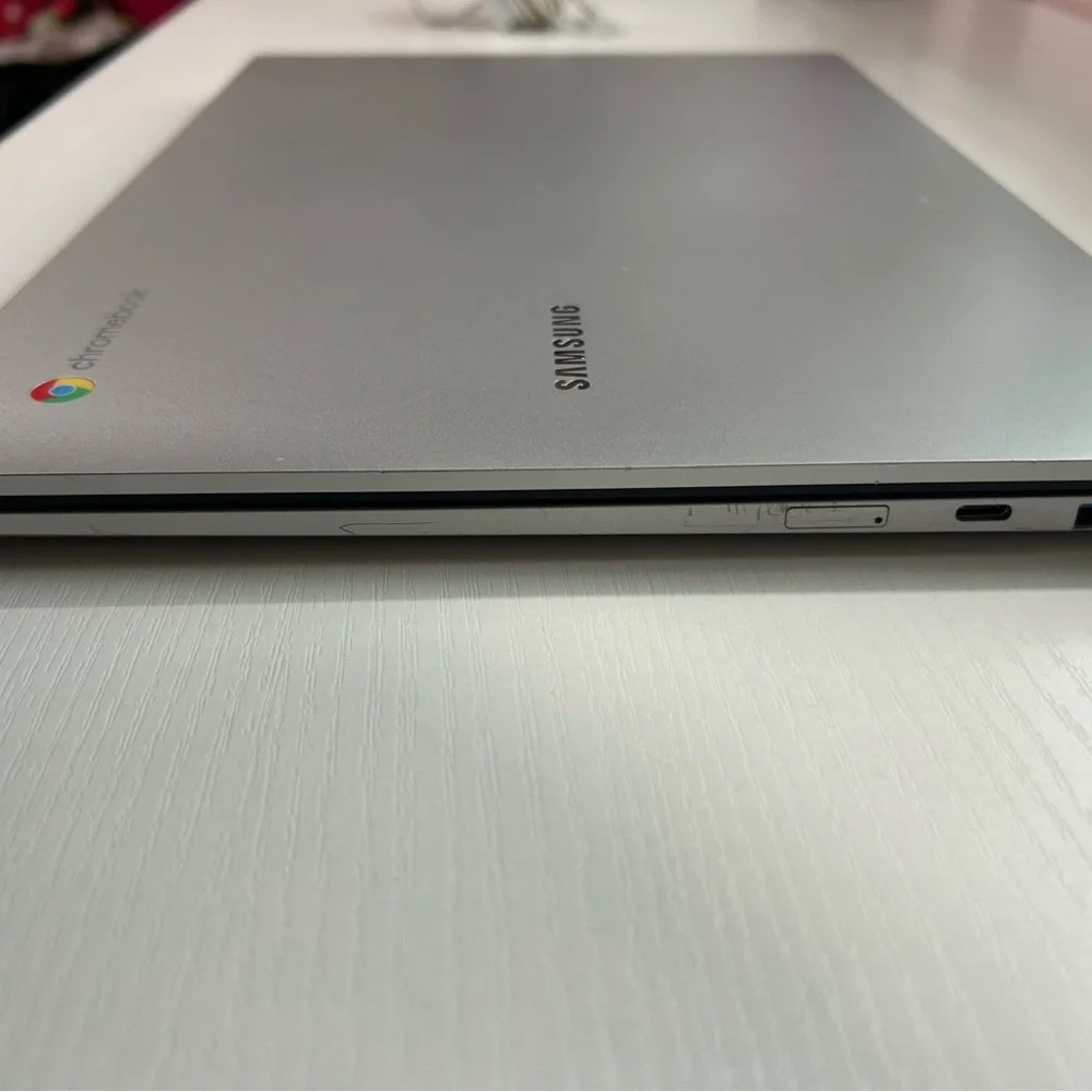 Samsung Galaxy Chromebook Go